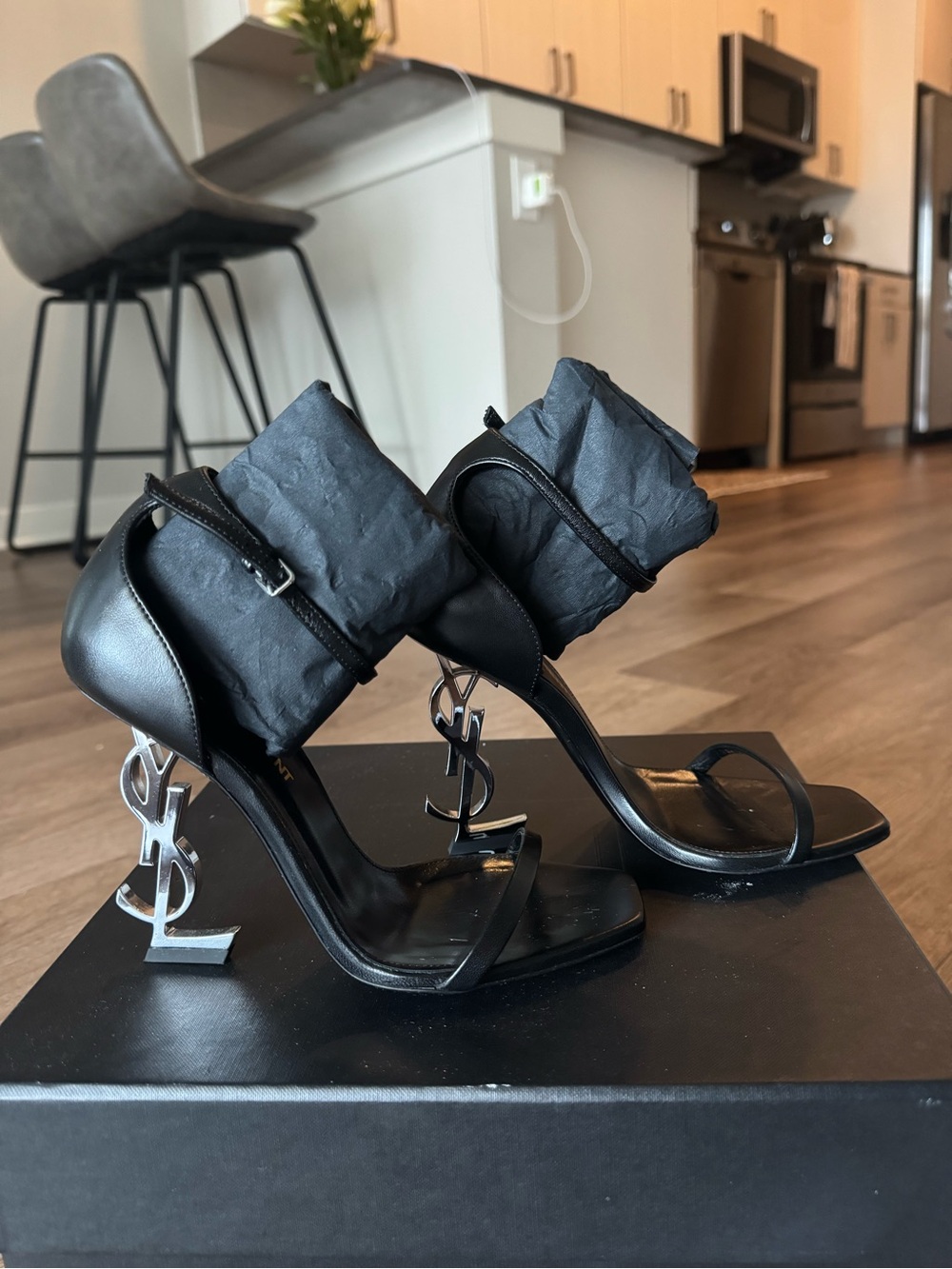 Saint Laurent Black Leather YSL Logo Heels - Picture 1 of 3